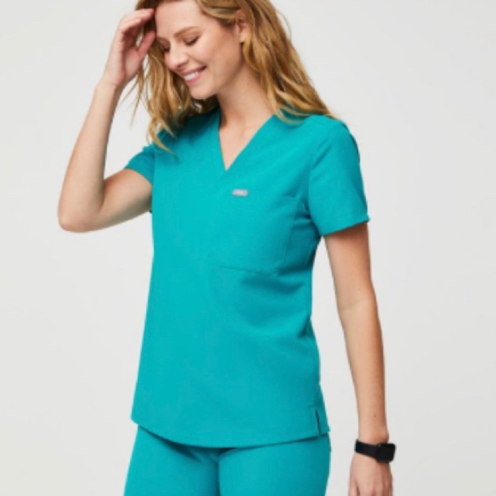 FIGS- women’s Teal Catarina™ - One-Pocket Scrub Top - S / Teal
